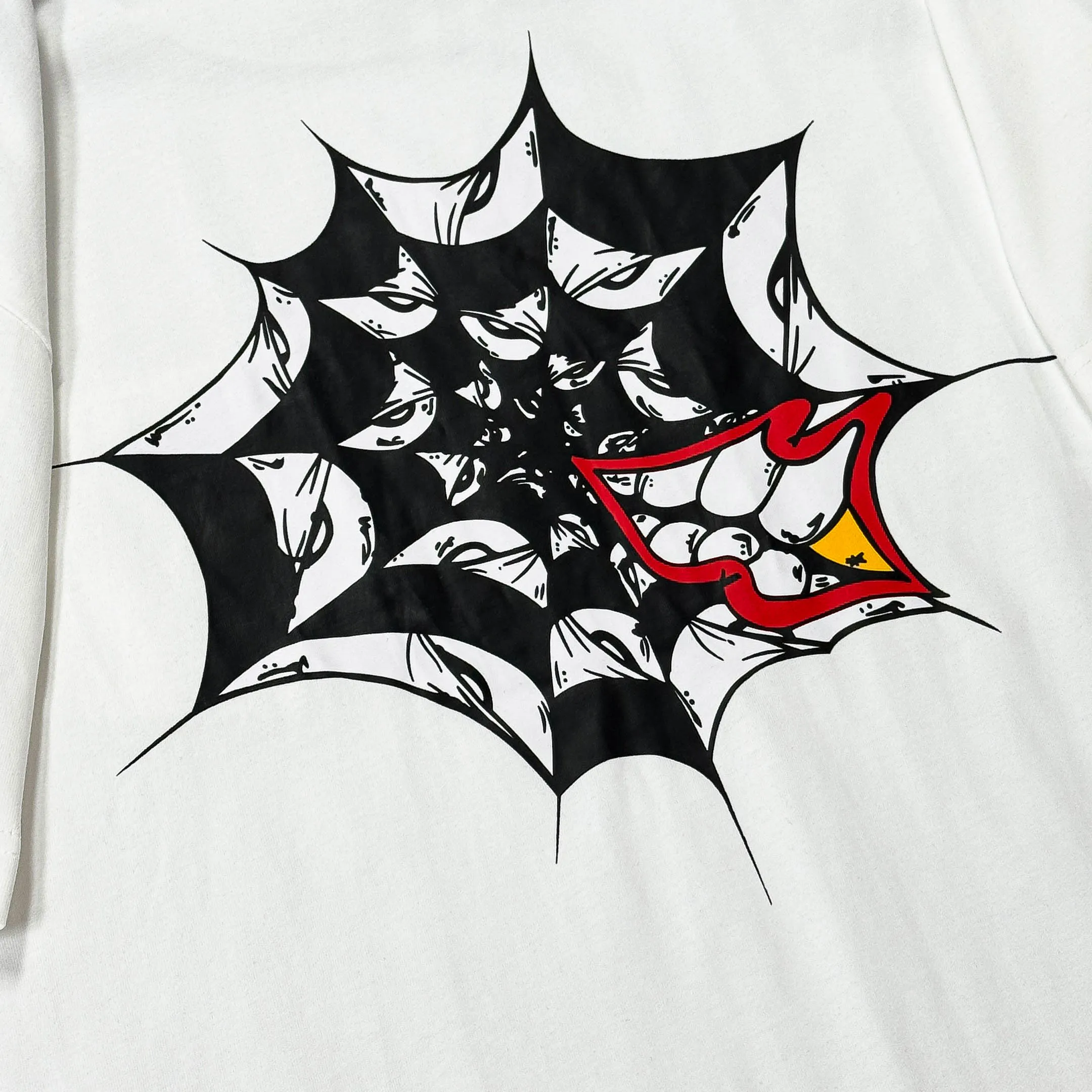 P170 Chrome Hearts Chrome Hearts 25 high-end versions. The fabric is made of 300 grams of high-density pure cotton. It does not deform or shrink. It has three labels. It is the same style for men and women. Technology: Digital printing. Color: White. Black. SIZE: S-XL.